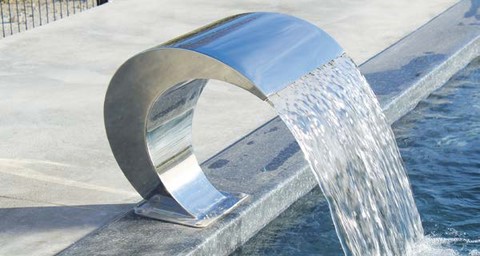 Les cascades freedom piscine mourgues